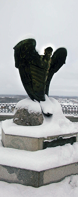 Angel nevado en los paseos de la Mota